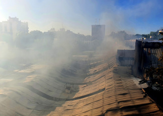 Mendoza, Argentina.- En las fotos tomadas el 6 de febrero del 2023, cuerpos de bomberos trabajan para controlar un incendio de grandes proporciones, que destruyó este lunes la Feria Persa Mendoza, un popular centro comercial de la capital provincial, provocando daños totales en los puestos pero sin que se registraran víctimas, informaron bomberos voluntarios