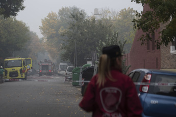 Buenos Aires, Argentina.- In the photos taken on April 24, 2023, firefighters from the City of Buenos Aires fight a fire in the Iron Mountain building, the same as the 2014 tragedy, when two Civil Defense agents and eight died. firefighters when a wall collapsed at the computer company. So far, the causes of the fire could not be established.