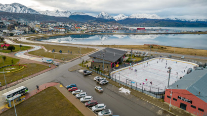 Ushuaia, Argentina.- In the photos taken on May 28, 2023, tourists visited the Argentine city of Ushuaia. According to the first surveys of the Argentine Tourism Observatory (OAT), more than 1.3 million people traveled through the main Argentine tourist destinations, which was a record number for this weekend in May. The momentum of the fourth edition of the PreViaje program, the impact of the U-20 World Cup and the arrival of foreign visitors (especially from Chile, Uruguay and Brazil) are the main factors of success.