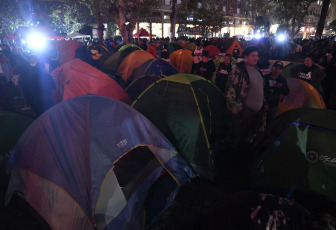Buenos Aires, Argentina.- En las fotos tomada el 17 de mayo del 2023, la Marcha Piquetera Federal realizó una protesta que confluyó en Plaza de Mayo en un acampe y vigilia. Las distintas organizaciones sociales, reclaman por "políticas contra el hambre y la pobreza" y "asistencia integral para los comedores populares", entre otros puntos.
