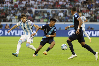 Santiago del Estero, Argentina.- In the photos taken on May 23, 2023, during the match between Argentina and Guatemala at the Madre de Ciudades stadium in Santiago del Estero for date 2 of Group A of the Sub 20 World Cup. Argentina defeated 3 -0 to Guatemala, getting their second win in the competition, after beating Uzbekistan 2-1 on the first day. The 'Albiceleste' goals were scored by Alejo Veliz (17'), Luka Romero (65') and Maximo Perrone (90+8').