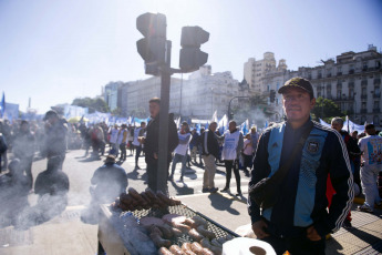 Buenos Aires, Argentina.- In the photos taken on May 1, 2023, social organizations in Argentina commemorated Labor Day this Monday with acts and popular pots against the conditions of an agreement with the International Monetary Fund (IMF) and demand measures to moderate the effects of inflation. The acts of May 1 also served to express the rejection of the labor reforms that several of the right-wing opposition presidential candidates have promised to promote.