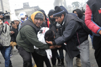 Jujuy, Argentina.- In the photos taken on June 20, 2023, several dozen people were injured, one of them seriously, in heavy clashes between protesters and police in Jujuy, in northwestern Argentina. The altercations occurred while the provincial legislature was establishing a new Constitution that penalizes some forms of protest.