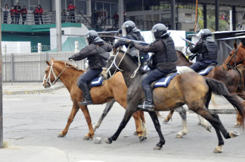 Jujuy, Argentina.- In the photos taken on June 20, 2023, several dozen people were injured, one of them seriously, in heavy clashes between protesters and police in Jujuy, in northwestern Argentina. The altercations occurred while the provincial legislature was establishing a new Constitution that penalizes some forms of protest.
