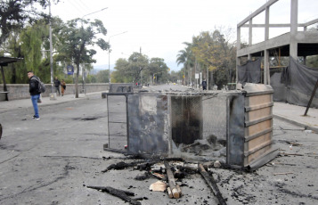 Jujuy, Argentina.- In the photos taken on June 20, 2023, several dozen people were injured, one of them seriously, in heavy clashes between protesters and police in Jujuy, in northwestern Argentina. The altercations occurred while the provincial legislature was establishing a new Constitution that penalizes some forms of protest.