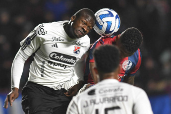 Buenos Aires, Argentina.- En las fotos tomadas el 19 de julio del 2023, durante el partido entre San Lorenzo e Independiente Medellín por la Copa Sudamericana en el Estadio Pedro Bidegain. Deportivo Independiente Medellín perdió 0-2 con San Lorenzo por el partido de vuelta del repechaje en la Copa Sudamericana y quedó eliminado del torneo.