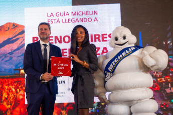 Buenos Aires, Argentina.- In the photos taken on July 25, 2023, the Argentine Minister of Tourism and Sports, Matías Lammens (left), and Eliana Banchik (right), CEO of Michelin Argentina, signed a three-year contract for the arrival of the guide the country The Michelin Guide, one of the most prestigious in the world in gastronomy, announced that in its first foray into the country its inspectors will examine and recommend quality restaurants in the City of Buenos Aires and Mendoza, where the chosen ones will meet on November 24 , which made Argentina the first Spanish-speaking country in Latin America to be included in the famous list.