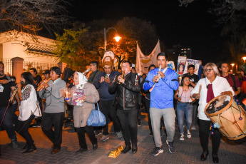Jujuy, Argentina.- En las fotos tomadas el 5 de julio del 2023, gremios docentes y estatales continúan con las movilizaciones en demanda de recomposición salarial para ambos sectores. El rápido tratamiento y aprobación de la reforma parcial de la Constitución de Jujuy, entre protestas multitudinarias, implicó en su proceso reiterados hechos de represión, allanamientos controvertidos, el armado de causas y detenciones cuestionadas por colectivos de derechos humanos, al cumplirse este miércoles un mes del inicio de las protestas.