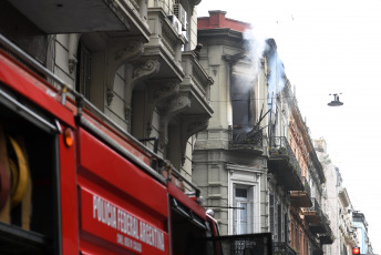 Buenos Aires, Argentina.- In the photos taken on August 24, 2023, Firefighters from the City of Buenos Aires were fighting a fire in a building in the Monserrat neighborhood in Buenos Aires, Argentina. A building caught fire and a woman had to escape through the balcony. The 65-year-old resident suffered burns on 70% of her body and blows to the head, and she is hospitalized, reported the Emergency Medical Care System &#40;SAME&#41;. The fire affected the first and second floors.