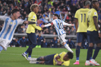 Buenos Aires - In the photo taken on September 7, 2023, with Lionel Messi's goal from a free kick, Argentina beats Ecuador 1-0. Argentina, the world champion led by its captain Lionel Messi, begins tonight its road to defend its title in the 2026 World Cup in the United States, Mexico and Canada, when it hosts Ecuador at the Monumental stadium.