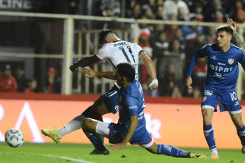 Santa Fe de la Vera Cruz, Argentina.- In the photos taken on September 4, 2023, during the match between Unión and San Lorenzo in the duel that closed the third date of the Professional League Cup (LPF) at Estadio15 of April. Unión de Santa Fe (5 points) drew 1-1 with San Lorenzo (5), which ended with two fewer players. Paraguayan striker Adam Bareiro (Pt. 24m.) opened the account for Ciclón; while the attacker Gonzalo Morales (St. 31m.), established the parity for the cast of Santa Fe.