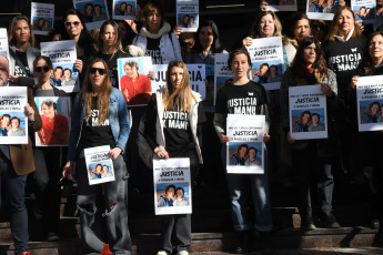 Buenos Aires, Argentina.- In the photos taken on October 2, 2023, family and friends arrive at the door of the San Isidro courts during the trial for the death of Federico Storani's son, Manuel Storani, and his mother, María. de los Ángeles Bruzzone, as well as a third person, for a boat collision that occurred seven years ago on the Luján River, in the Buenos Aires district of Tigre. The radical leader Storani asked that "Justice punish in an exemplary manner those who act with lack of knowledge and contempt for life."