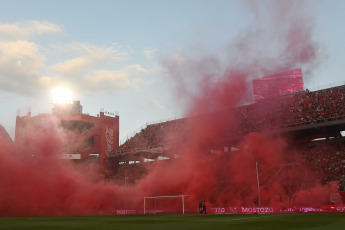 Buenos Aires, Argentina.- In the photos taken on November 12, 2023, during the match between Independiente and Banfield in search of qualification to the quarterfinals of the Professional Football League (LPF) Cup, within continuity of the 13th date of Zone A. Independiente tied without goals with Banfield. El Rojo added a point to be one step away from the quarterfinals of the League Cup and El Taladro took no risks, after guaranteeing a stay in the First Division next season.