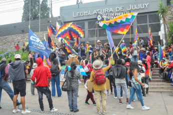 Jujuy, Argentina.- In the photos taken on November 9, 2023, members of the Tercer Malón de la Paz and union members that make up the Intersindical of Jujuy, protested outside the facilities of the Jujuy Legislature. The ruling deputies of the Frente Cambia Jujuy sanctioned laws linked to the discussed partial reform of the Constitution of Jujuy, despite the lack of consensus with the opposition and various sectors that protested outside the venue against the initiatives discussed.