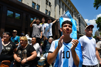 Buenos Aires - Photo taken on December 10, 2023, supporters of La Libertad Avanza arrive at Avenida de Mayo.