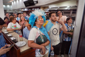 Buenos Aires - Photo taken on December 10, 2023, supporters of La Libertad Avanza arrive at Avenida de Mayo.