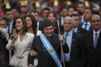 Buenos Aires - In the photo taken on December 10, 2023, President Javier Milei arrives at the Metropolitan Cathedral, on the edge of Plaza de Mayo, to celebrate an interfaith ceremony, after crossing on foot from Casa Rosada to the ecclesiastical building, together with Vice President Victoria Villarruel and her cabinet of ministers.