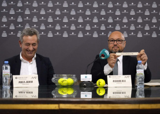 Rosario, Argentina.- The photos taken on February 2, 2024 show the draw carried out to define the players of the Davis Cup tennis series in Rosario (province of Santa Fe). Francisco Cerúndolo, the best Argentine tennis player today, will face Dmitry Popko (338°) in the opening of the Davis Cup series against Kazakhstan, which will take place this weekend at the Jockey Club of Rosario for the Qualifiers 2024 instance .