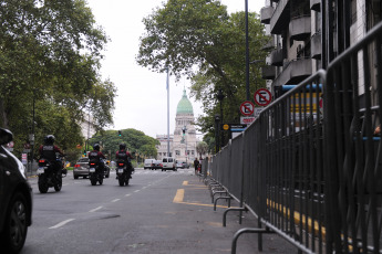 Buenos Aires, Argentina.- In the photos taken on March 1, 2024, three security rings within which troops from the Military House, the federal forces and the City Police will be distributed are planned for the security operation that will take place around the National Congress for the Legislative Assembly in which President Javier Milei will begin the regular session tonight, official sources reported.