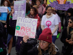 Buenos Aires, Argentina.- En la foto tomada el 8 de marzo de 2024, en conmemoración por el Día Internacional de la Mujer se realizaron una serie de marchas, actos y movilizaciones en distintas ciudades del país. La concentración principal fue en la plaza del Congreso.