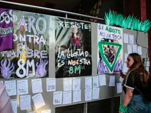 Buenos Aires, Argentina.- En la foto tomada el 8 de marzo de 2024, en conmemoración por el Día Internacional de la Mujer se realizaron una serie de marchas, actos y movilizaciones en distintas ciudades del país. La concentración principal fue en la plaza del Congreso.