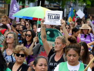 Buenos Aires, Argentina.- En la foto tomada el 8 de marzo de 2024, en conmemoración por el Día Internacional de la Mujer se realizaron una serie de marchas, actos y movilizaciones en distintas ciudades del país. La concentración principal fue en la plaza del Congreso.