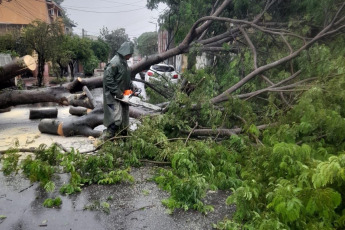 Corrientes, Argentina.- En las fotos tomadas el 5 de marzo del 2024, muestra las zonas afectadas por las fuertes lluvias en la ciudad de Corrientes, en el noreste argentino. Corrientes, sufrió la peor catástrofe natural en su historia como consecuencia de fuertes lluvias que provocaron graves inundaciones, dejando calles inundadas, autos sumergidos, derrumbes y postes de luz caídos.
