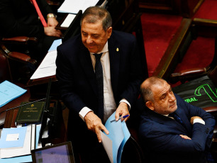Buenos Aires, Argentina.- En la foto tomada el 14 de marzo de 2024, Ee Senado rechazó esta tarde la moción para postergar el tratamiento del megaDNU 70/2023 de reforma el Estado y quedó habilitado su debate para que se vote esta misma tarde. La moción de orden para postergar el debate, que fue presentada por el senador Ezequiel Atauche (La Libertad Avanza), fue rechazada por 41 votos en tanto que logró 30 votos positivos.