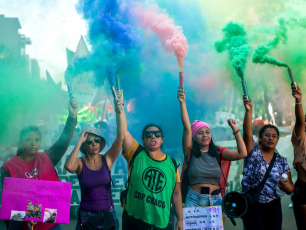 Buenos Aires, Argentina.- En la foto tomada el 8 de marzo de 2024, en conmemoración por el Día Internacional de la Mujer se realizaron una serie de marchas, actos y movilizaciones en distintas ciudades del país. La concentración principal fue en la plaza del Congreso.