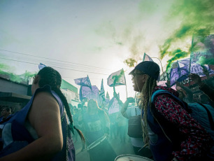 Buenos Aires, Argentina.- En la foto tomada el 8 de marzo de 2024, en conmemoración por el Día Internacional de la Mujer se realizaron una serie de marchas, actos y movilizaciones en distintas ciudades del país. La concentración principal fue en la plaza del Congreso.