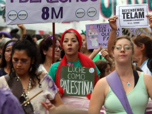 Buenos Aires, Argentina.- En la foto tomada el 8 de marzo de 2024, en conmemoración por el Día Internacional de la Mujer se realizaron una serie de marchas, actos y movilizaciones en distintas ciudades del país. La concentración principal fue en la plaza del Congreso.