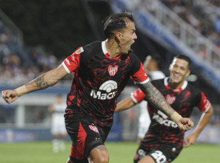 Buenos Aires, Argentina.- En las fotos tomadas el 29 de febrero del 2024, Instituto de Córdoba se enfrenta a Gimnasia en el marco de la fecha 8 de la Copa de la Liga Profesional de Fútbol (LPF), en la cancha de Gimnasia. El gol del partido para el local lo anotó Benjamín Domínguez (14' 2T). Mientras que los goles de visitante los hicieron Facundo Suárez (26' 1T), Damián Puebla (21' 2T, de penal) y Jonathan Bay (38' 2T).