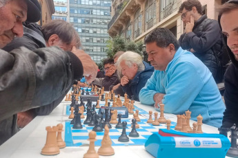 Buenos Aires, Argentina.- En las fotos tomadas el 27 de abril del 2024, más de cincuenta jugadores participaron de un torneo de ajedrez, organizado por el Sindicato de Prensa de Buenos Aires (SiPreba) y los trabajadores de Télam. El evento, consistió en un certamen modalidad sistema Suizo a 6 rondas, coronando como ganador a Agustín Villarreal, de 19 años vencedor de las seis partidas que disputó.