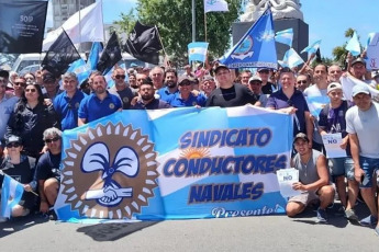 Buenos Aires, Argentina- En las fotos, miembros del Sindicato de Conductores Navales (Siconara) cortaron el acceso a Puerto Rosales al sur de Buenos Aires, el 15 de mayo del 2024. Los manifestantes declararon el estado de alerta de la organización luego de denunciar “la asignación de dotaciones que no garantizan la navegación segura y la protección del ambiente”.