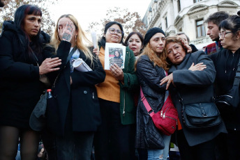 Buenos Aires, Argentina.- En las fotos, argentinos se movilizaron a Plaza de Mayo para reclamar la liberación de las personas que continúan detenidos por los incidentes en Plaza Congreso el 18 de junio del 2024. La jueza federal dispuso la liberación de 11 de las 16 personas que seguían detenidas por los incidentes que se produjeron el pasado 12 de junio en Plaza Congreso, durante el debate de Ley Bases, según confirmaron fuentes judiciales.