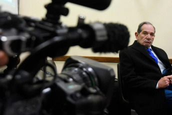 Buenos Aires, Argentina.- En las fotos, durante el juicio que se le sigue en los tribunales porteños al ex gobernador tucumano José Alperovich el 10 de junio del 2024. El fiscal Sergio Abraldes, pidió 16 años y medio de prisión e inhabilitación especial perpetua para Alperovich en el juicio por nueve hechos de violencia sexual cometidos entre fines de 2017 y mayo de 2019 contra una sobrina y ex colaboradora suya.