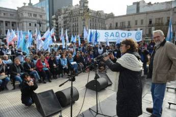 Buenos Aires, Argentina.- En las fotos, muestra el paro de docentes y no docentes en reclamo de un aumento salarial en Buenos Aires, Argentina el 4 de junio del 2024. El paro, se enmarca en el conflicto por el financiamiento de la educación superior, y la restitución del Fondo Nacional de Incentivo Docente (FoNID) y la recomposición salarial.