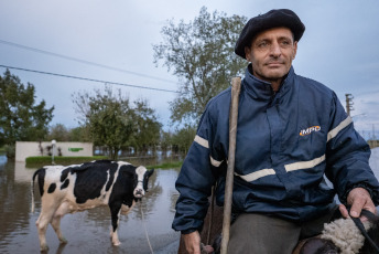 Son más de 3.000 las personas que han sido evacuadas en las últimas horas en distintos municipios del norte de la provincia de Buenos Aires, de manera preventiva ante el avance de las inundaciones tras las intensas lluvias ocurridas desde el jueves por la tarde.
