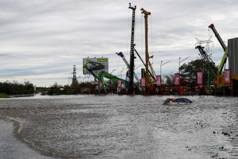 Son más de 3.000 las personas que han sido evacuadas en las últimas horas en distintos municipios del norte de la provincia de Buenos Aires, de manera preventiva ante el avance de las inundaciones tras las intensas lluvias ocurridas desde el jueves por la tarde.