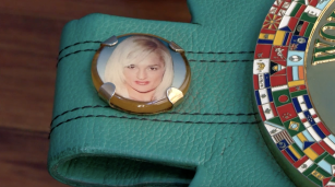 Cinturones de boxeo de la campeona argentina Alejandra 'Locomotora' Oliveras