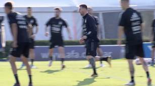 Lionel Messi participa en ejercicio de 'loco' durante entrenamiento en Ezeiza previo al Mundial Qatar 2022