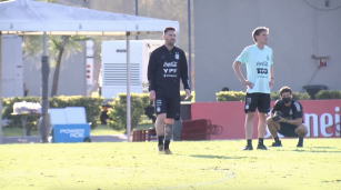 Lionel Messi entrena con la selección argentina en Ezeiza previo al Mundial Qatar 2022