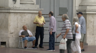 Adultos mayores en la vía pública de Buenos Aires: rutina urbana