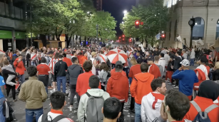 Hinchas de River Plate festejan en las calles de La Plata la Copa Libertadores 2018